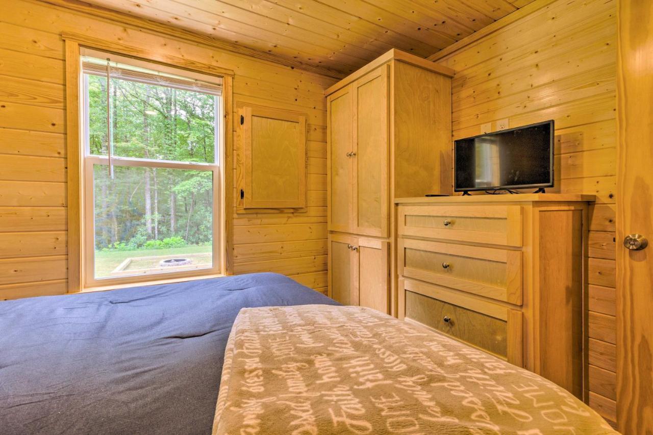 Quaint Mtn Cabin Tiny Living Near Big Adventure Brevard Dış mekan fotoğraf