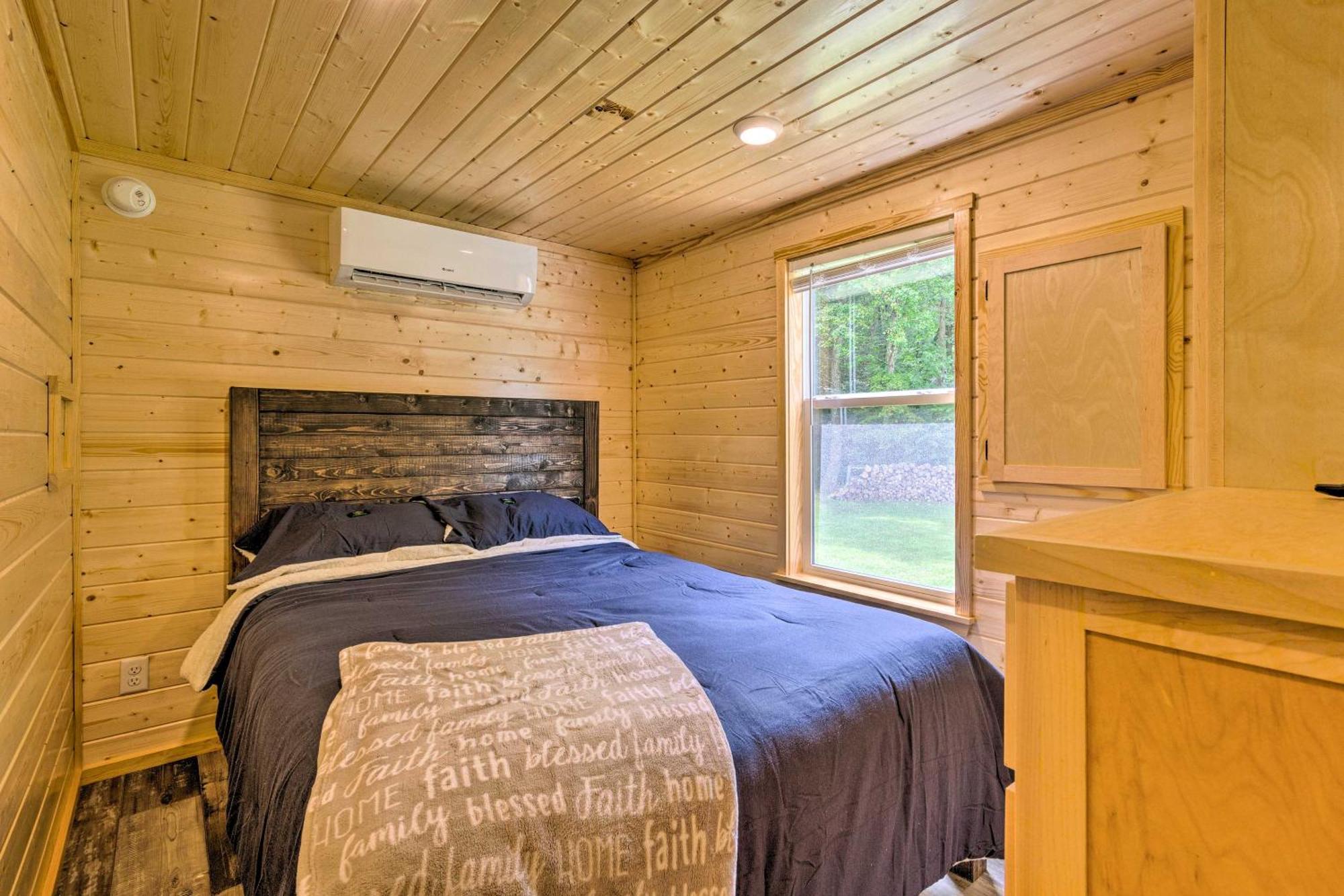 Quaint Mtn Cabin Tiny Living Near Big Adventure Brevard Dış mekan fotoğraf